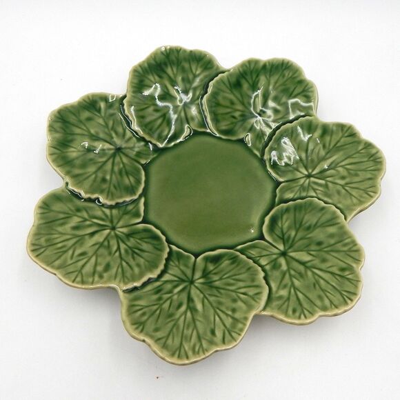 Bordallo Pinheiro Geranium Chartreuse Green 9 1/2 Salad Plate Bowl Wall Decor - Picture 1 of 8